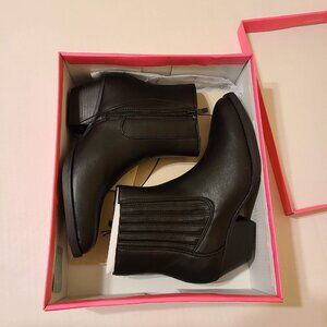 JESSICA CARLYLE BLACK ANKLE BOOTS - 6